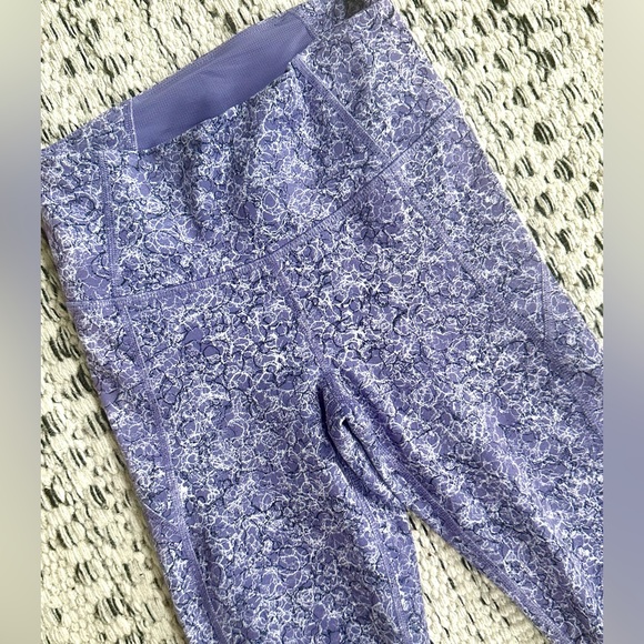 Under Armour Women’s Purple Yoga Pants Capris XS - Picture 1 of 5